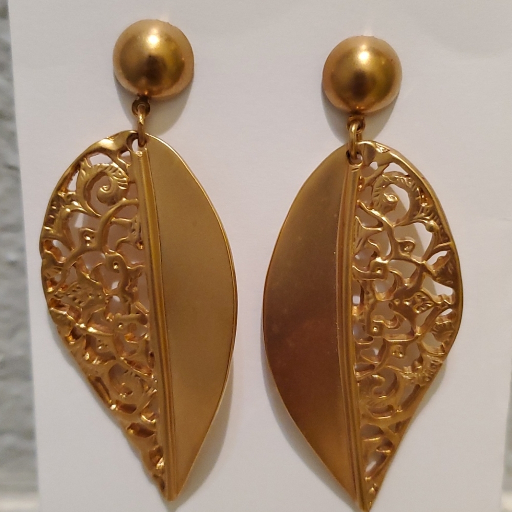 Gold Leaf Peirced Earings